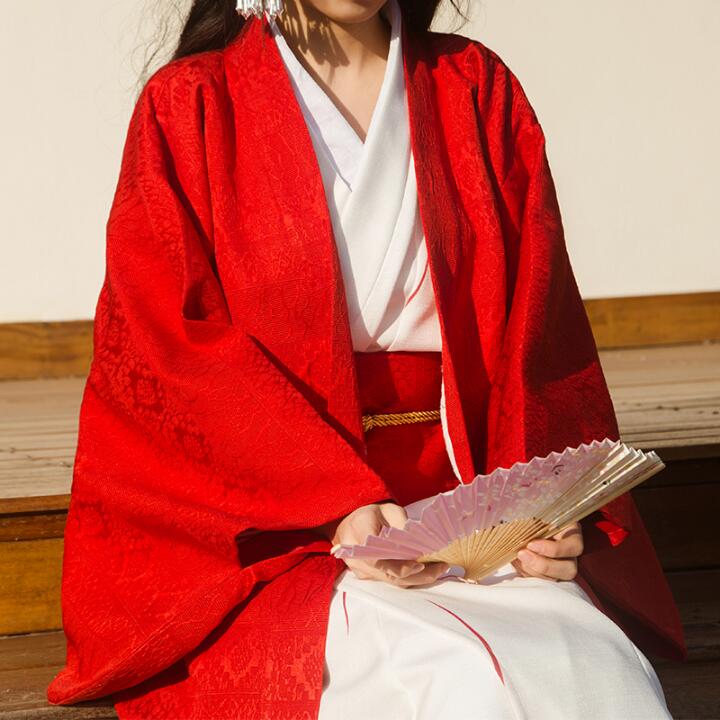 Traditional Winter Japanese Clothing - 伝統的な日本の女性の着物コート,長い赤いジャカードジャケット,冬の羽織コート,ヴィンテージ
